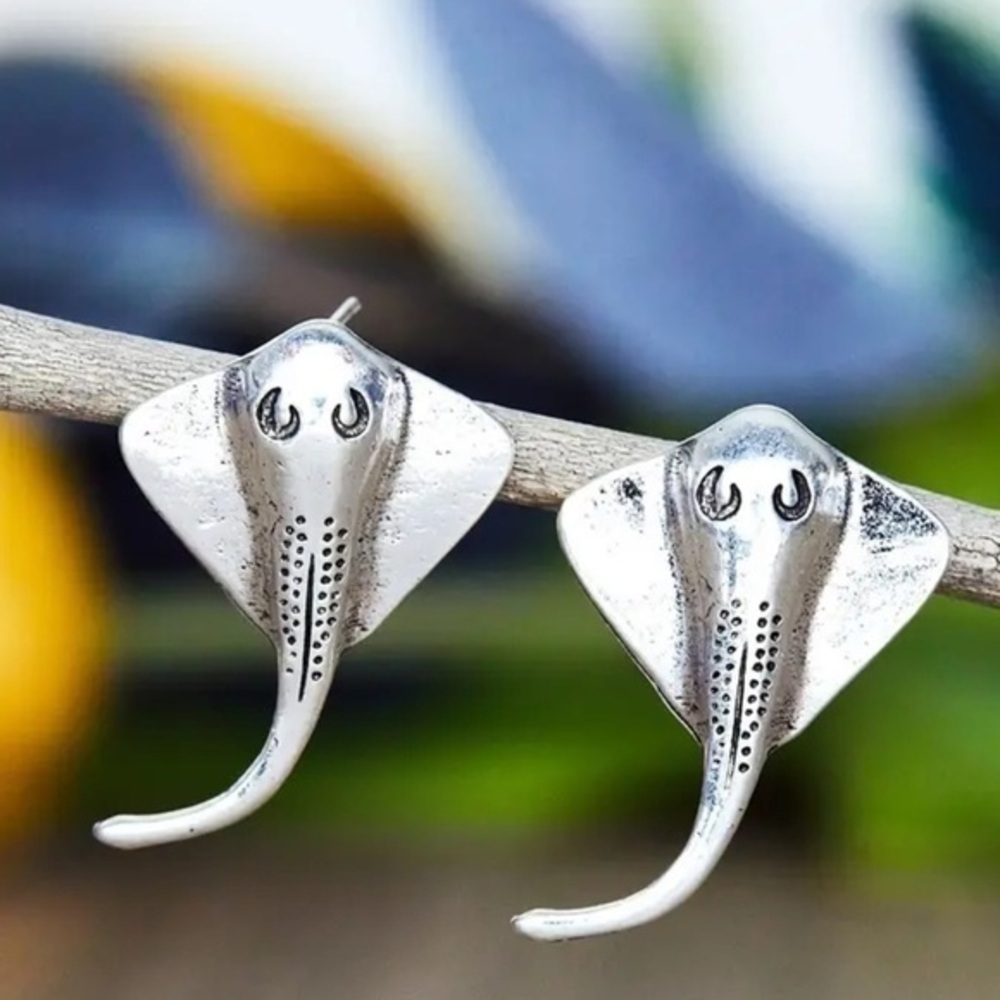 Stingray Shaped Stud Earrings Vintage Style Boho Punk
Style Alloy Earrings